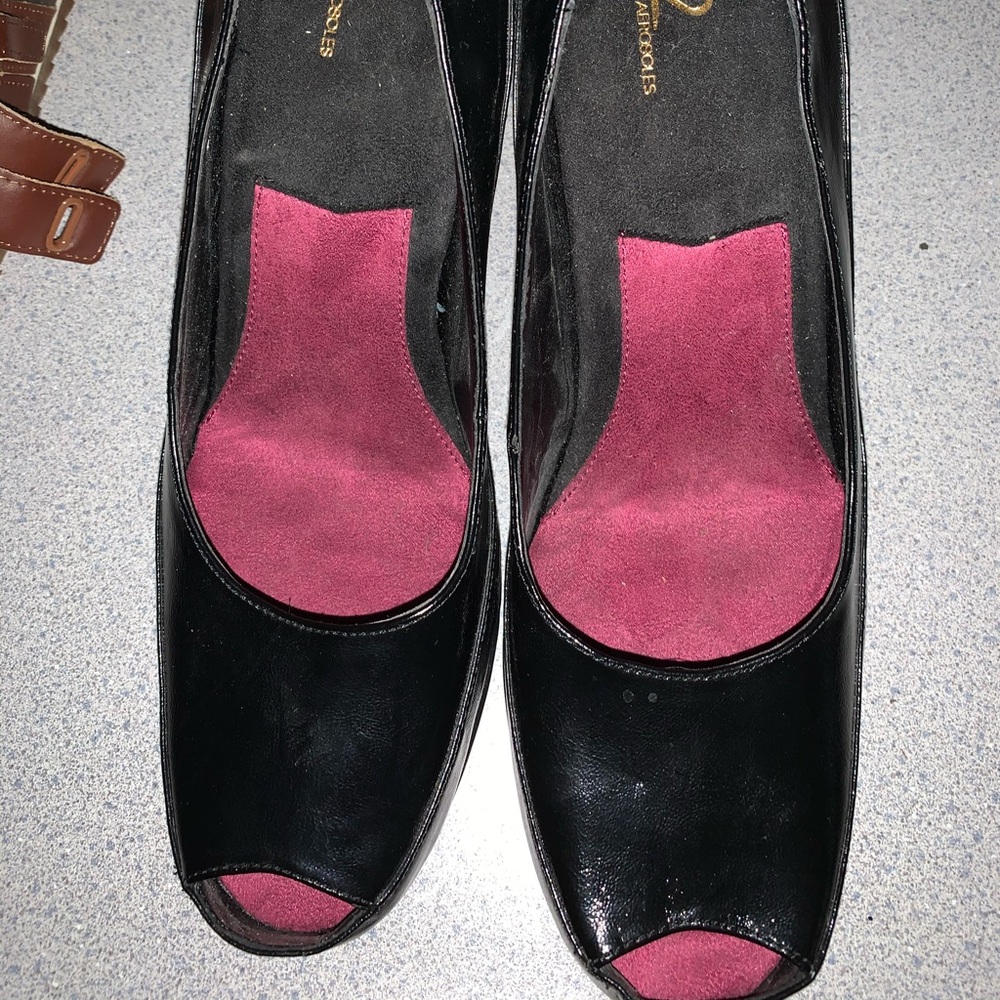 Pumps with Peakaboo toe